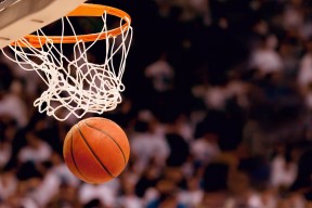 开云-明晨温网焦点战！利雅得新月迎战山东泰山，爆冷或上演