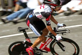 开云体育下载-胡金秋赛后谦逊发言登热搜，北京首钢险胜迈阿密热火引发热议